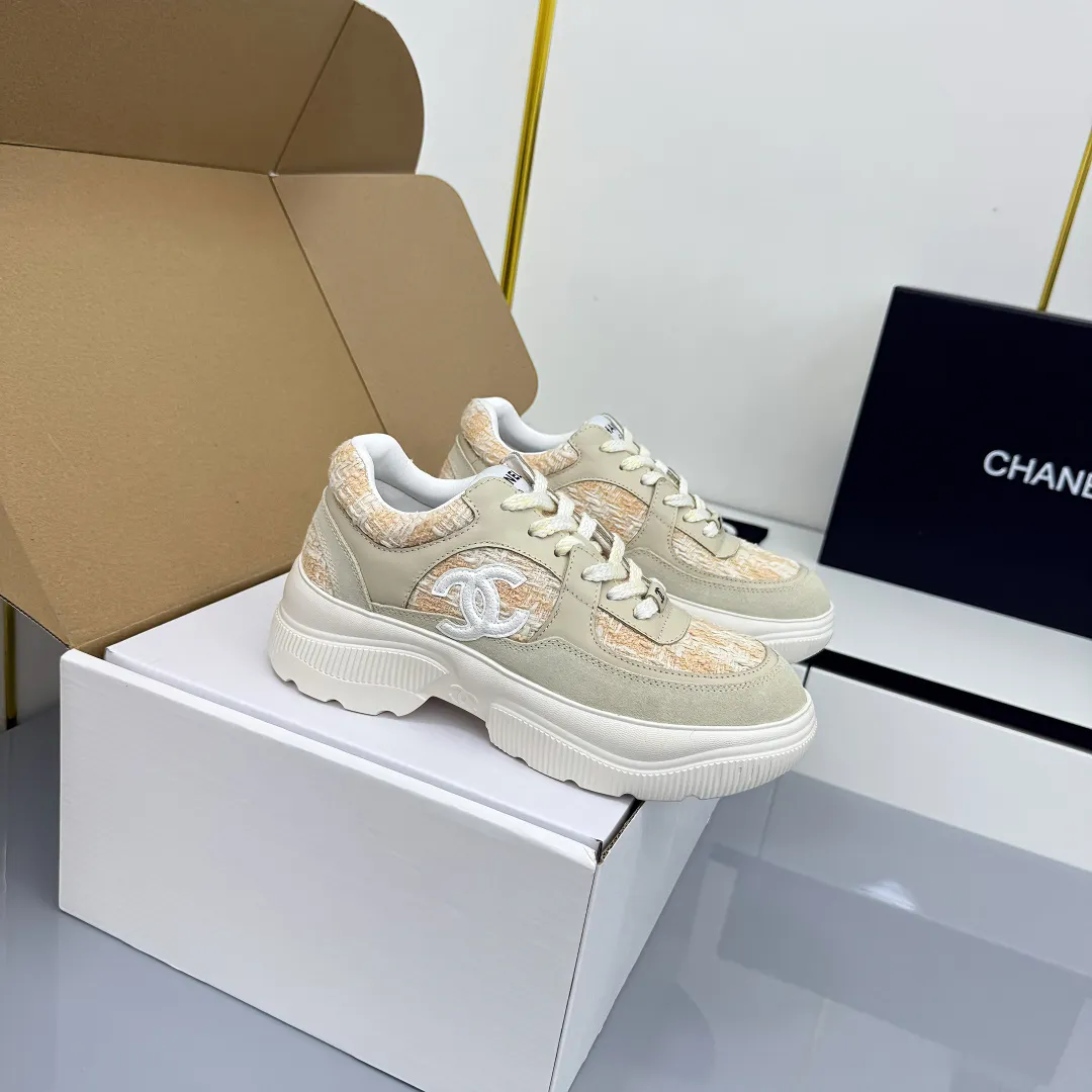 👟👟Ex-factory price 620👟👟 Chanel bread shoes ~ original calfskin panda shoes Chanel 25C latest hot style panda black and white sports shoes casual sneakers Xiaoxiang hot item classic black and white panda color coco girls must pay Fabric: original custom mixed sheepskin lining: original imported breathable mesh lining outsole: Original molded rubber + TPU combination Size: Women's 35-41